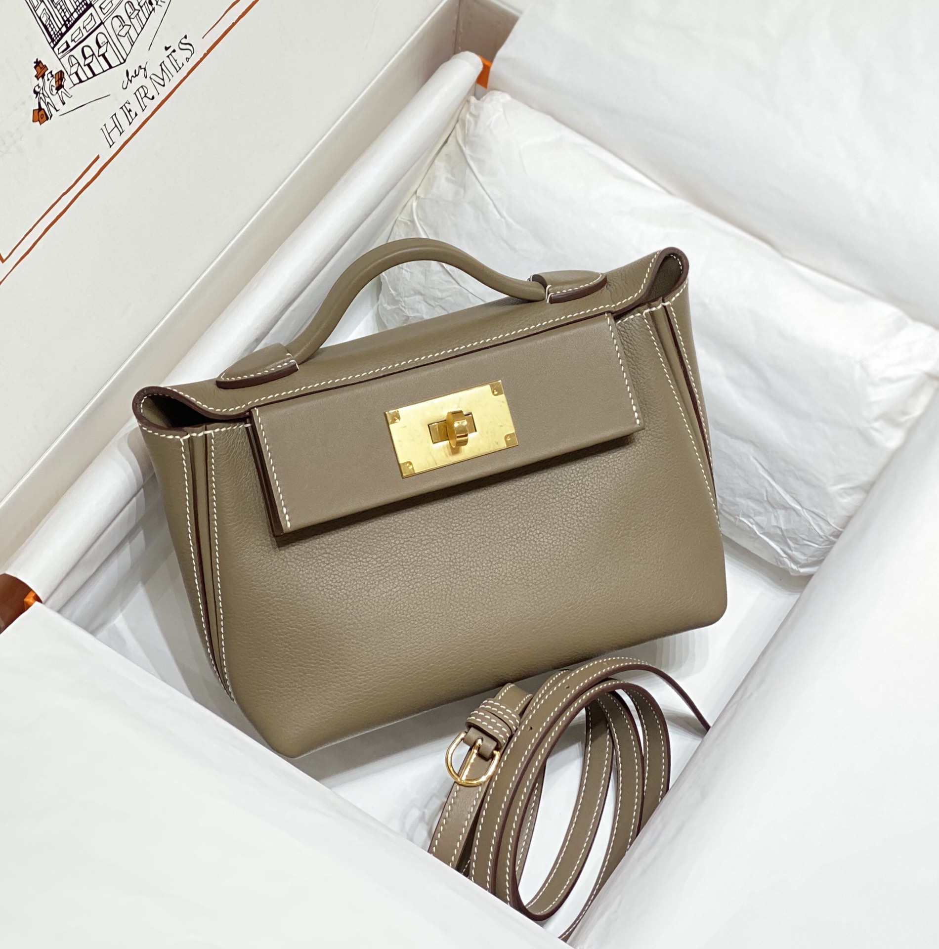 Hermes Kelly Mini 2424 21cm Handbag in Etoupe Clemence Leather 